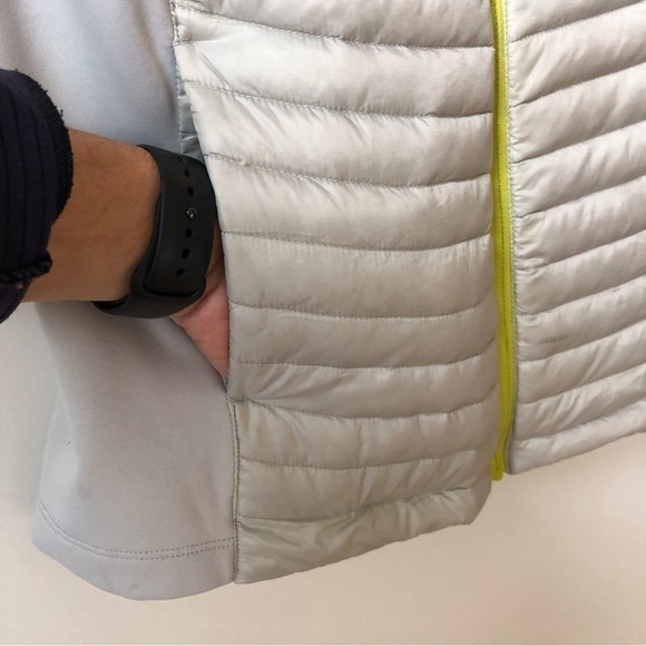 Eddie Bauer Down Filled Puffer Vest With Side Stretch Panels. - Picture 3 of 9
